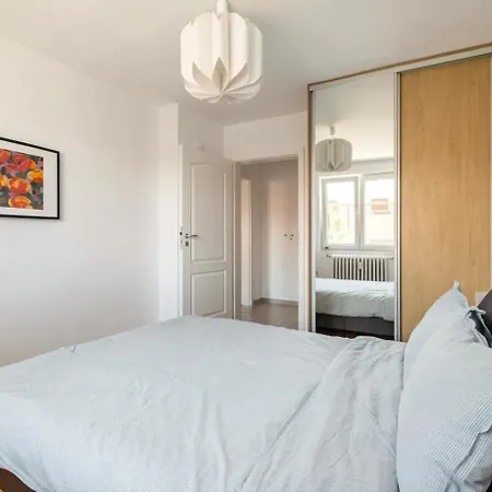 Lovely 1-bdr With View Of Cathedral *