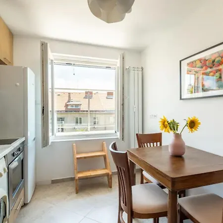 Apartment Lovely 1-bdr With View Of Cathedral *