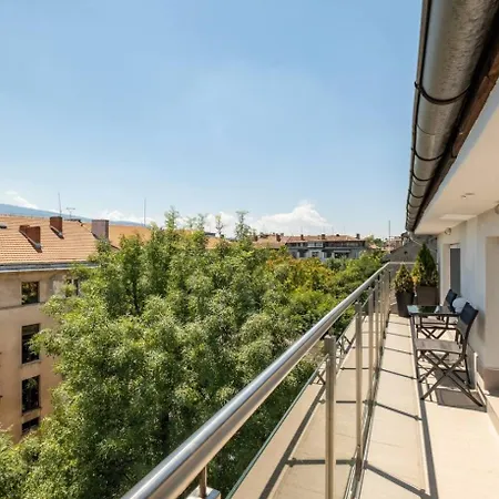 Lovely 1-bdr With View Of Cathedral *