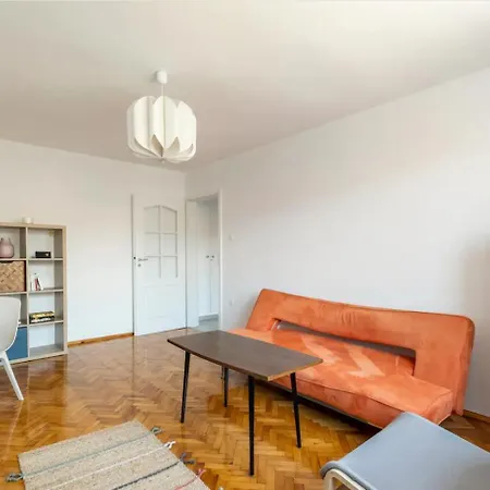 Lovely 1-bdr With View Of Cathedral Διαμέρισμα