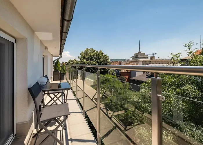 Lovely 1-bdr With View Of Cathedral *