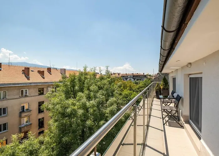 Lovely 1-bdr With View Of Cathedral *