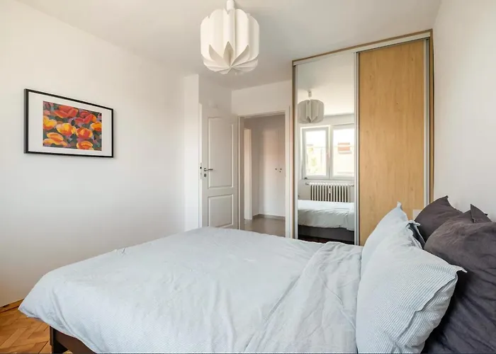 Lovely 1-bdr With View Of Cathedral *